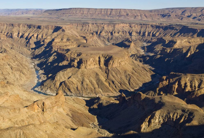 世界十大最惊人的峡谷 中国虎跳峡上榜，科罗拉多位列第一