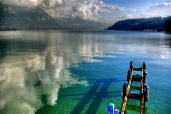 世界十大最美的湖泊 贝加尔湖冬季如冰雪王国，一眼心动之地